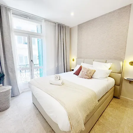 Palais Des Festivals & Croisette 1 Min *