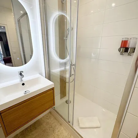 Palais Des Festivals & Croisette 1 Min