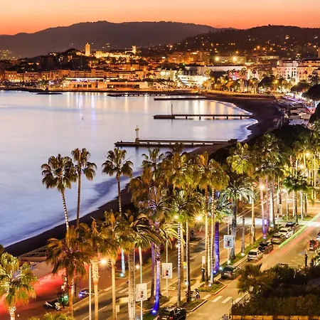 Palais Des Festivals & Croisette 1 Min كان