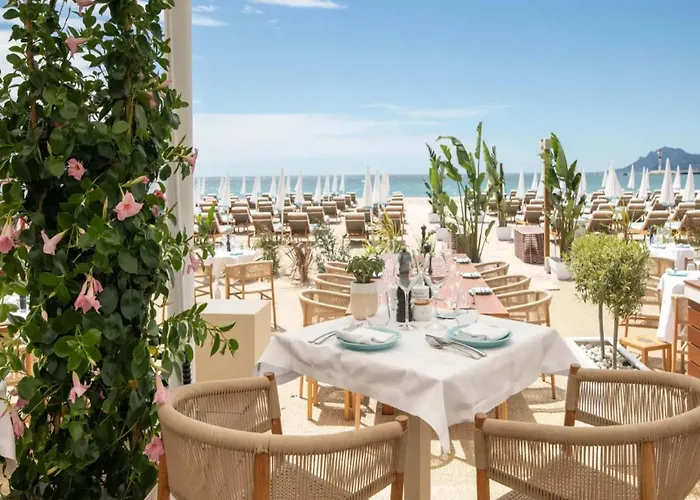 Palais Des Festivals & Croisette 1 Min Канны