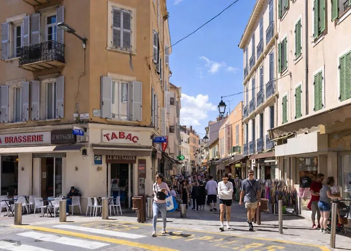 Palais Des Festivals & Croisette 1 Min