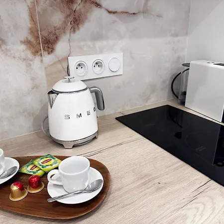 Palais Des Festivals & Croisette 1 Min Канны