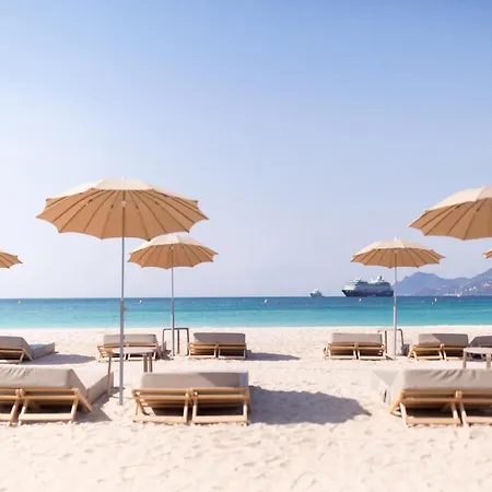 Palais Des Festivals & Croisette 1 Min Канны